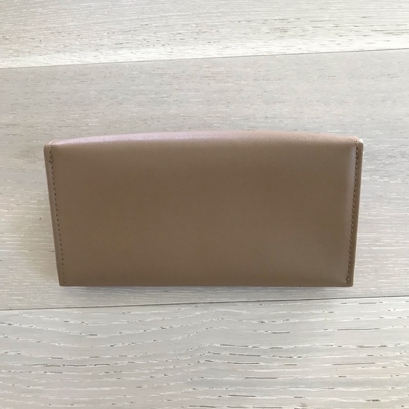 Burberry Tan Sunglasses Case - Picture 4 of 8